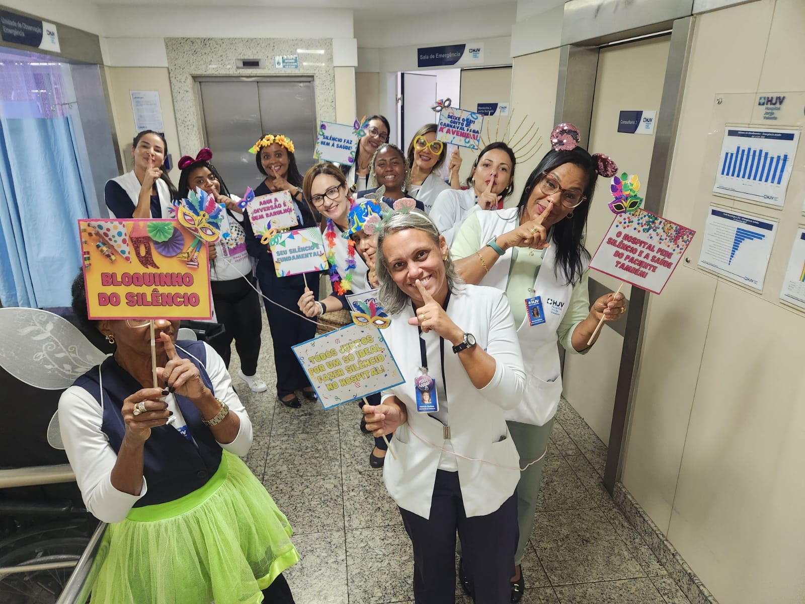 Bloquinho do Silêncio do HJV desfila em ação de conscientização