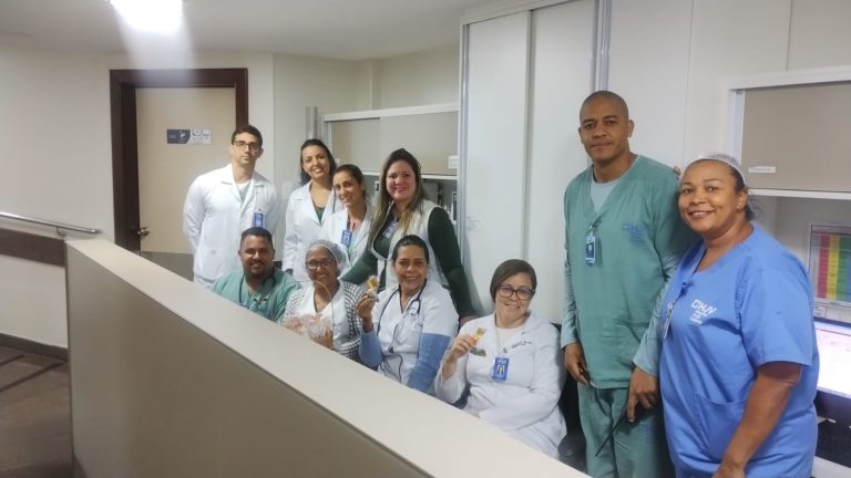 HJV reforça cuidado com o paciente em ação itinerante de prevenção de quedas
