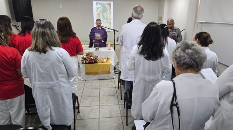 Missa de Natal é celebrada com reflexão sobre o amor e apresentação do Coral Sal da Terra